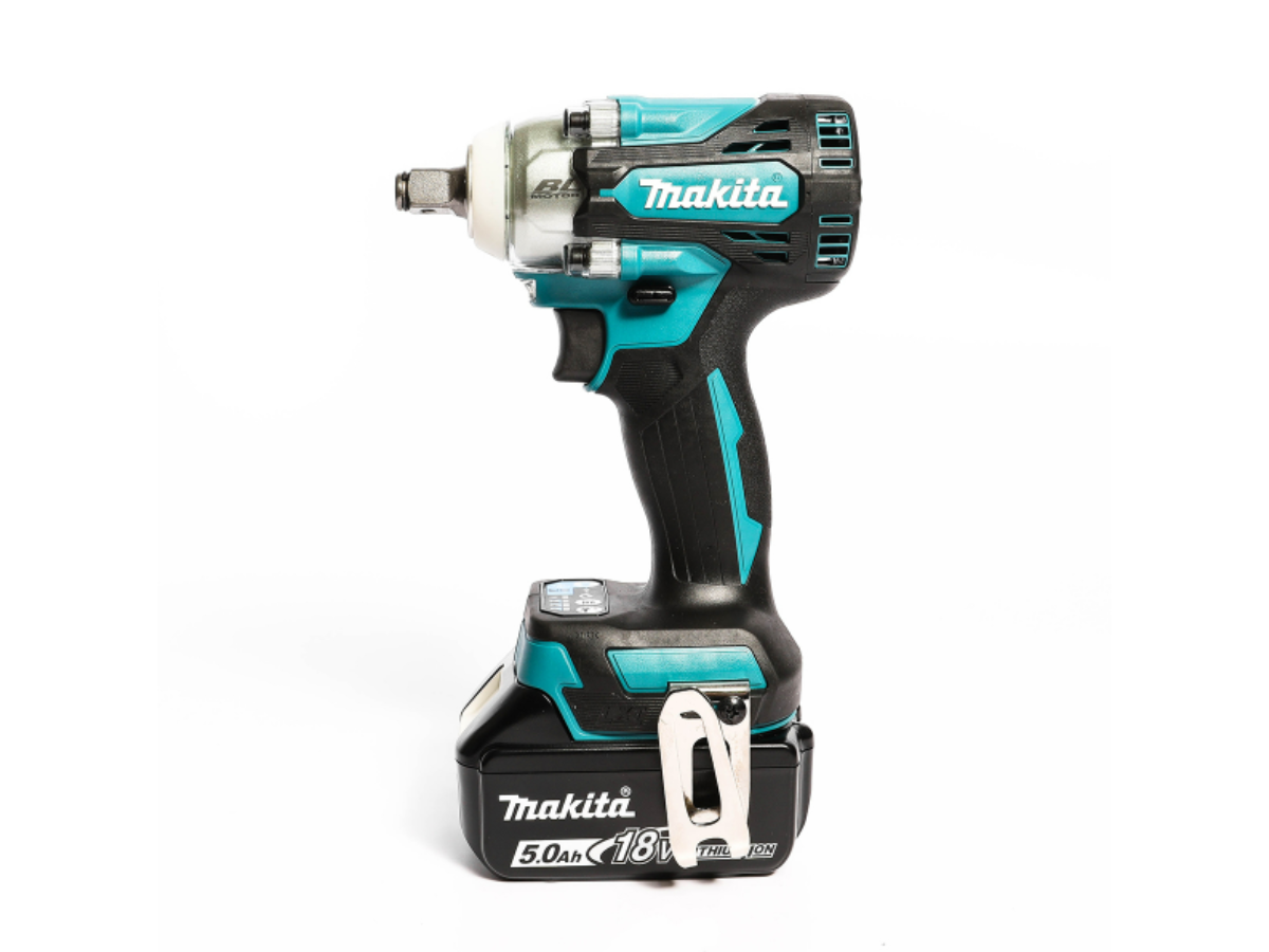 MAKITA เครื่องขันบล๊อกไร้สาย 18 โวลต์ 1/2 นิ้ว รุ่น DTW300RTJ แรงบิดสูงสุด 330 นิวตันเมตร 