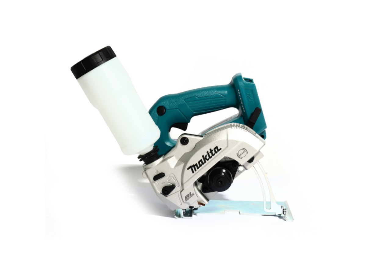 MAKITA เครื่องตัดไร้สาย 18 โวลต์ ขนาด 5 นิ้ว รุ่น DCC501ZX2 ไม่รวมแบตเตอรี่และแท่นชาร์จ