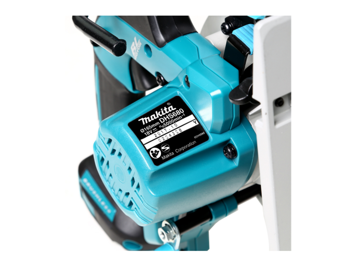 MAKITA เลื่อยวงเดือนไร้สาย 18 โวลต์ ขนาด 6 นิ้ว รุ่น DHS680Z ความเร็วรอบตัวเปล่า 5,000 รอบ/นาที