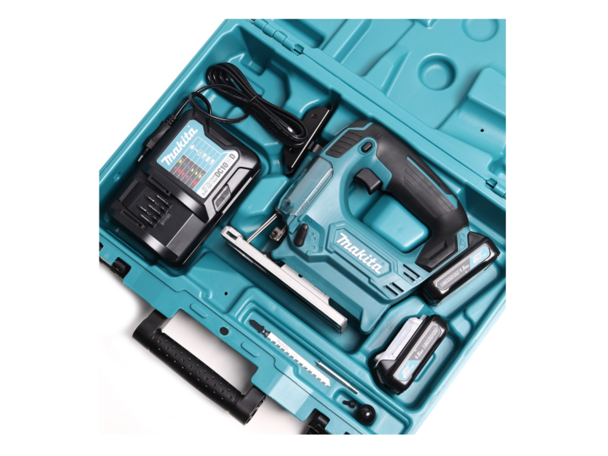 MAKITA เลื่อยจิกซอไร้สาย 12 โวลต์ รุ่น JV101DWYE ความยาวช่วงชัก 18 มม. (11/16 นิ้ว) รวมแบตเตอรี่และแท่นชาร์จ