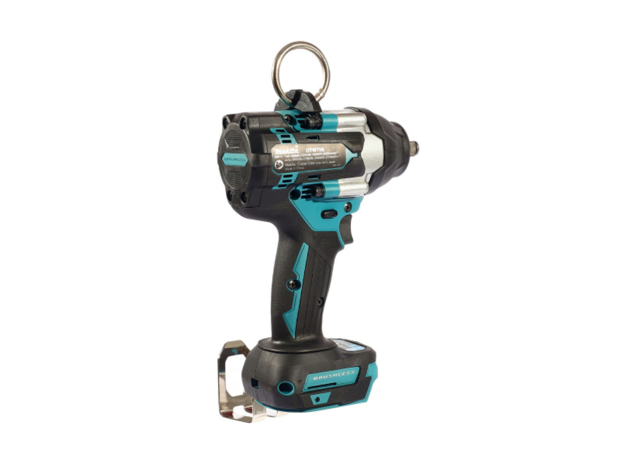 MAKITA เครื่องขันบล๊อกไร้สาย 18 โวลต์ 1/2 นิ้ว + สายสะพาย รุ่น DTW700ZX1 แรงบิดสูงสุด 700 นิวตันเมตร ไม่รวมแบตเตอรี่และแท่นชาร์จ