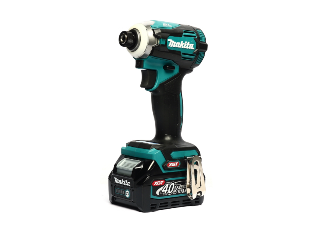 MAKITA สว่านไขควงกระแทกไร้สาย 40 โวลต์ 1/4 นิ้ว รุ่น TD001GD201 แรงบิดสูงสุด 220 นิวตันเมตร รวมแบตเตอรี่และแท่นชาร์จ