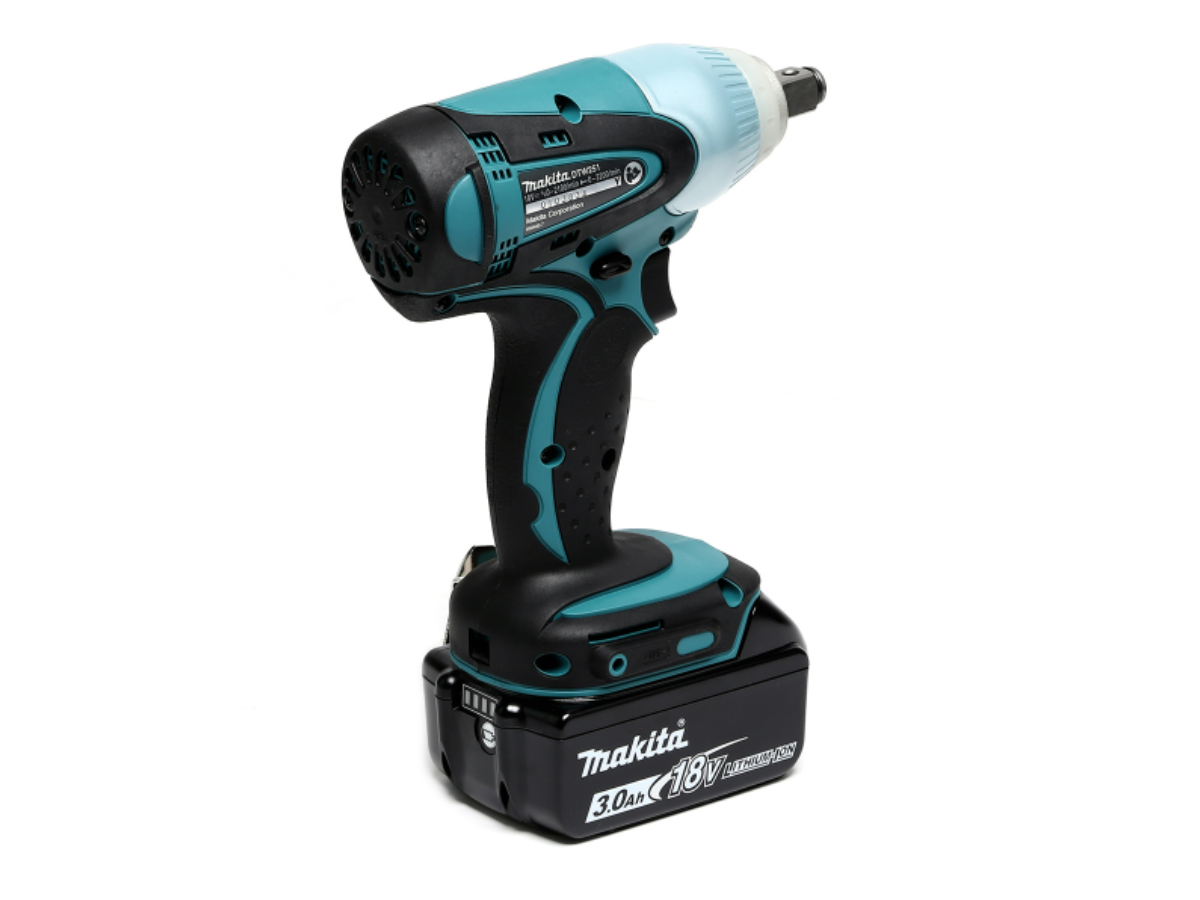 MAKITA เครื่องขันบล๊อกไร้สาย 18 โวลต์ 1/2 นิ้ว รุ่น DTW-251RFE