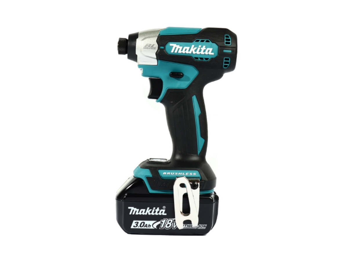 MAKITA (มากีต้า) สว่านกระแทกไร้สาย 18V รุ่น DTD157RFJ แรงบิดสูงสุด 140 นิวตันเมตร มอเตอร์ไร้แปรงถ่าน สามารถทำงานในพื้นที่แคบได้ (พร้อมแบตเตอรี่ 3.0A และ แท่นชาร์จ)