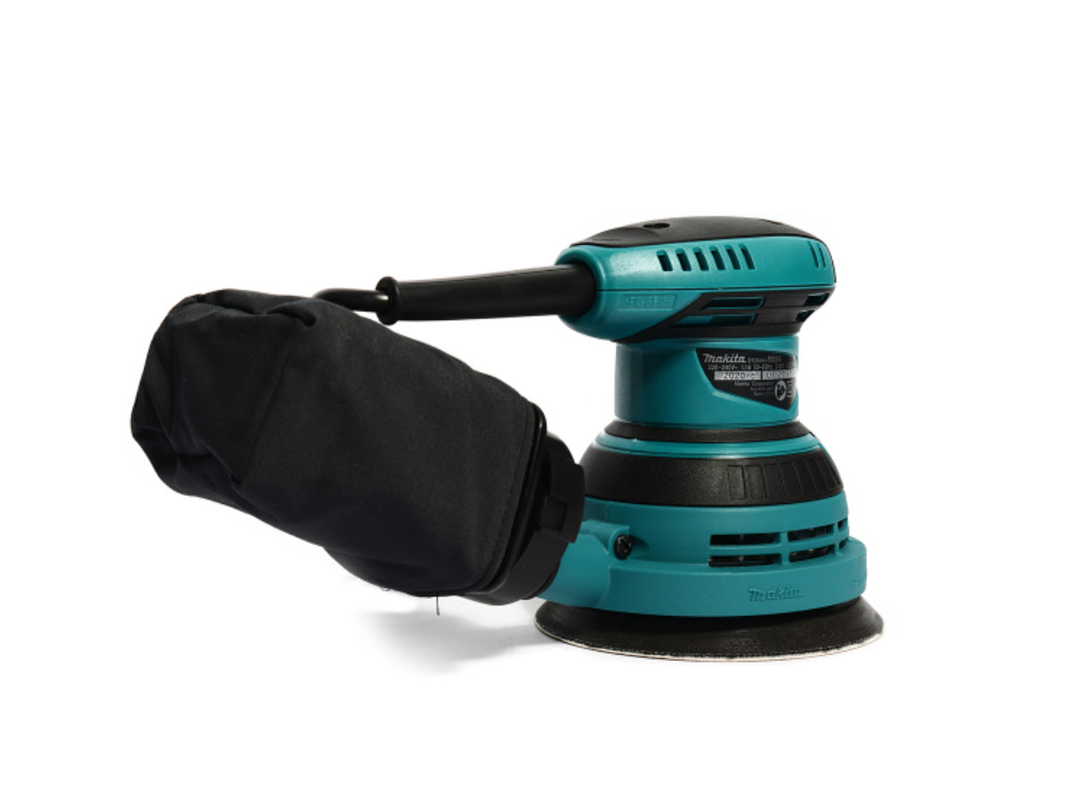 MAKITA เครื่องขัดกระดาษทรายกลมสั่นสุ่ม 5 นิ้ว (125 มม.) กำลังไฟ 240 วัตต์ รุ่น M9204B