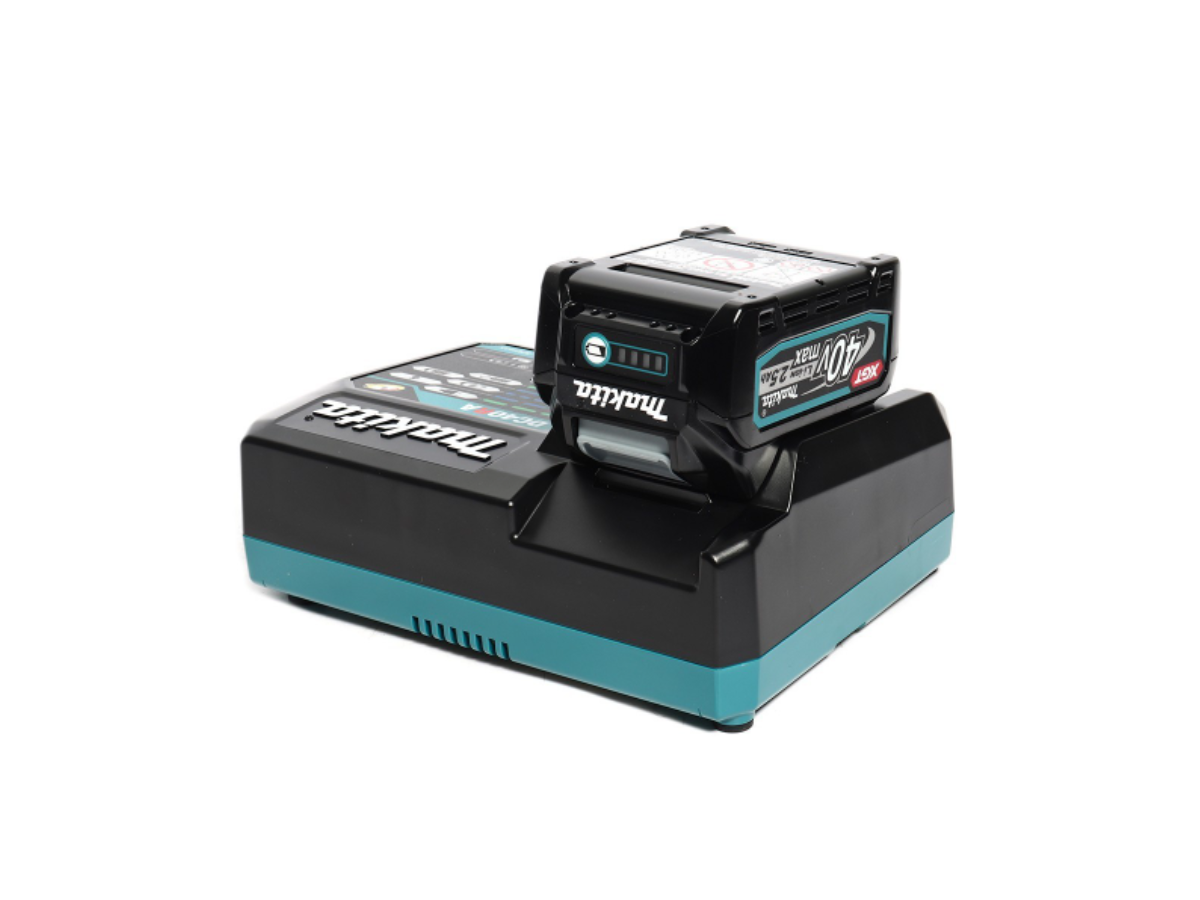 MAKITA ชุดแบตเตอรี่และแท่นชาร์จ 40 โวลต์ รุ่น MKP1G001 