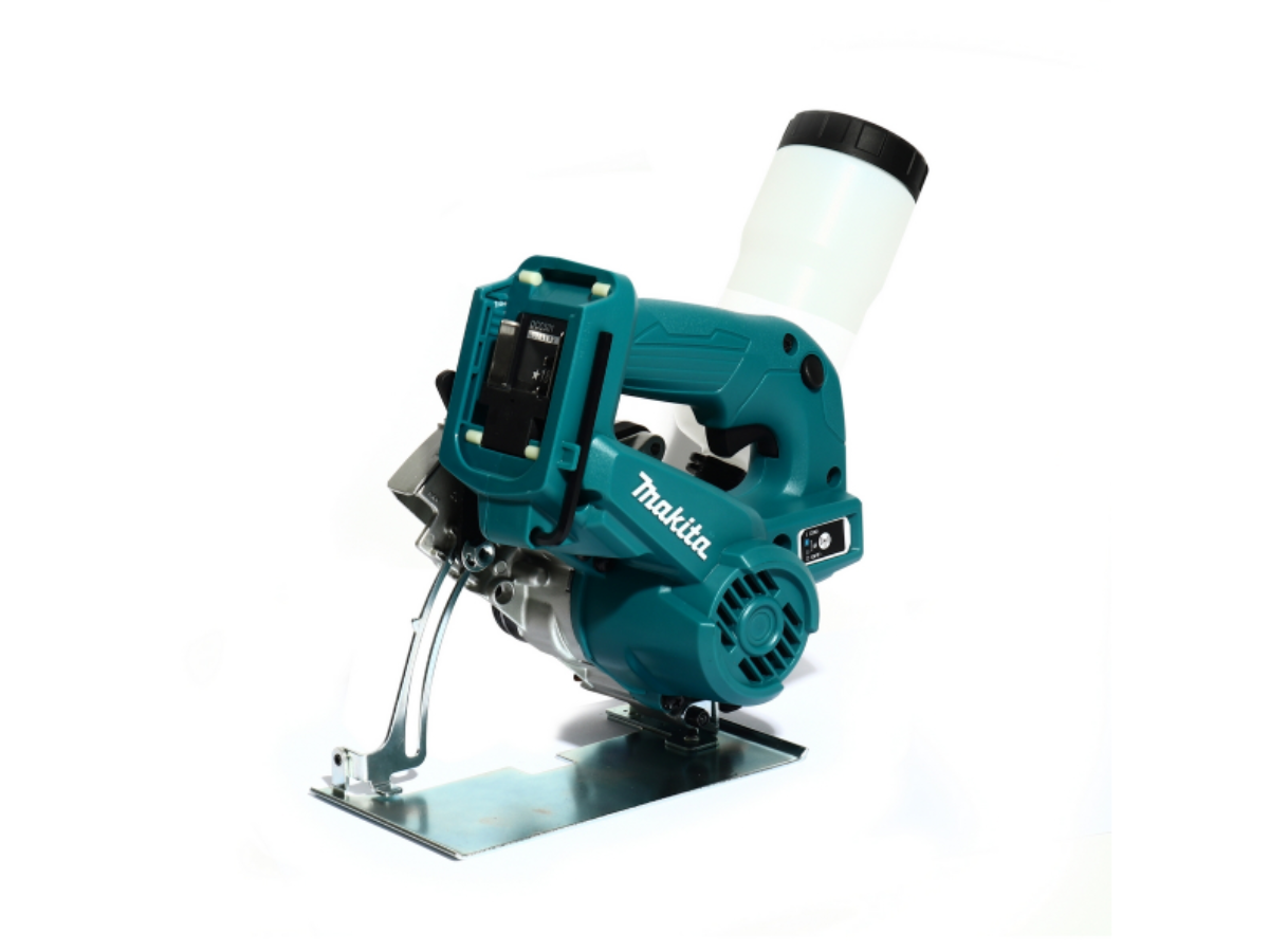 MAKITA เครื่องตัดไร้สาย 18 โวลต์ ขนาด 5 นิ้ว รุ่น DCC501ZX2 ไม่รวมแบตเตอรี่และแท่นชาร์จ
