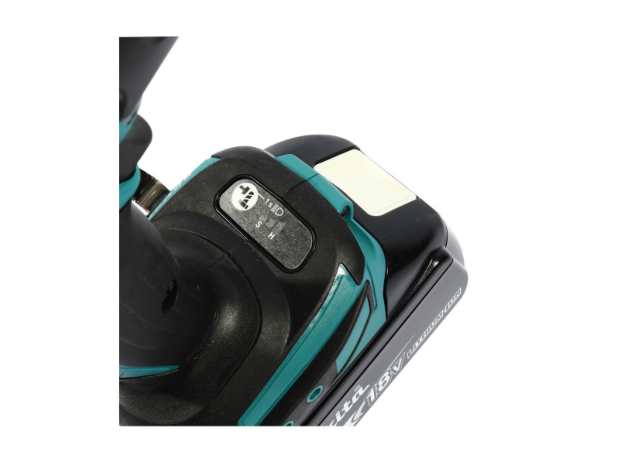 MAKITA เครื่องขันบล๊อกไร้สาย 18 โวลต์ รุ่น DTW1001JX3 แรงบิดสูงสุด 1,050 นิวตันเมตร รวมแบตเตอรี่และแท่นชาร์จ